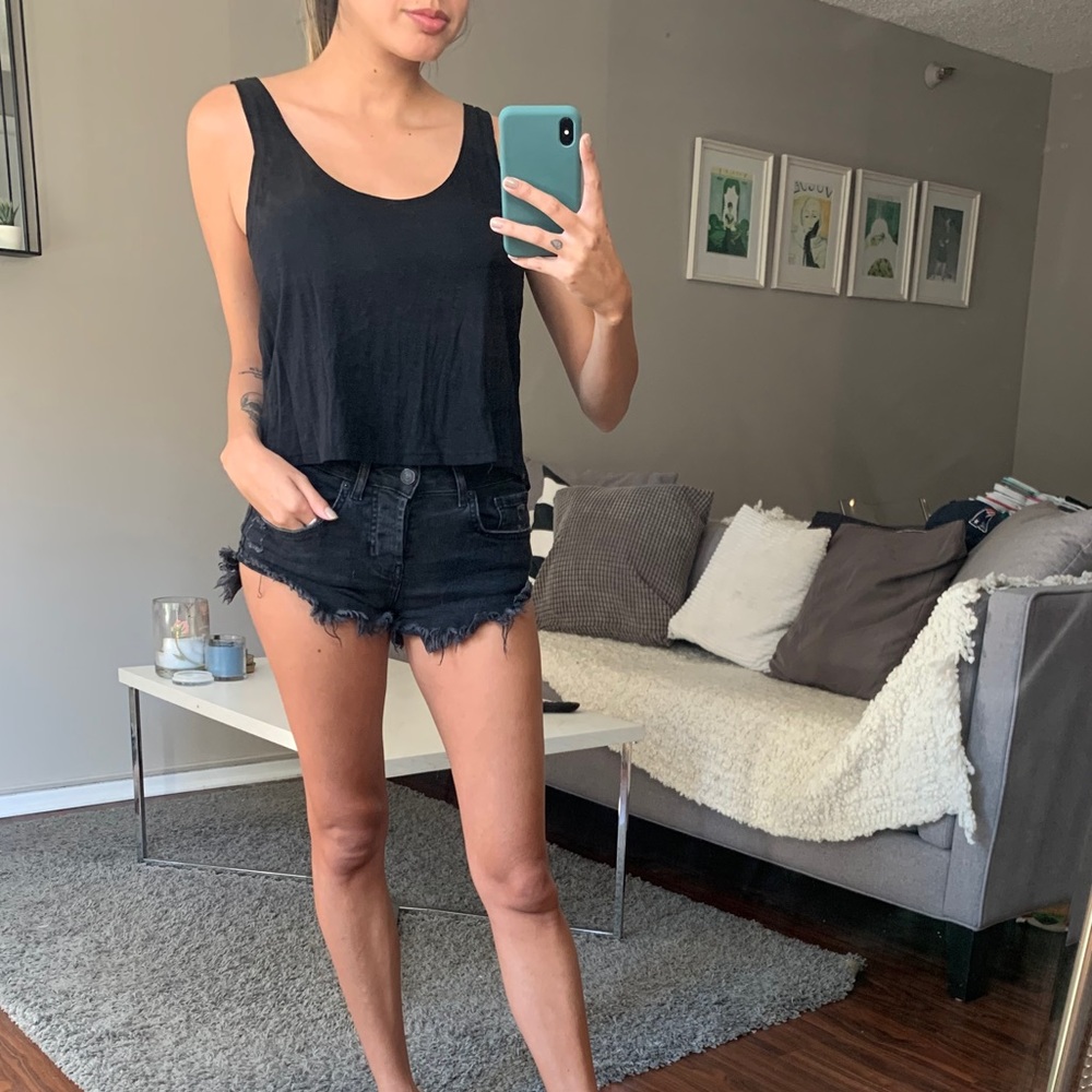 Black basic crop